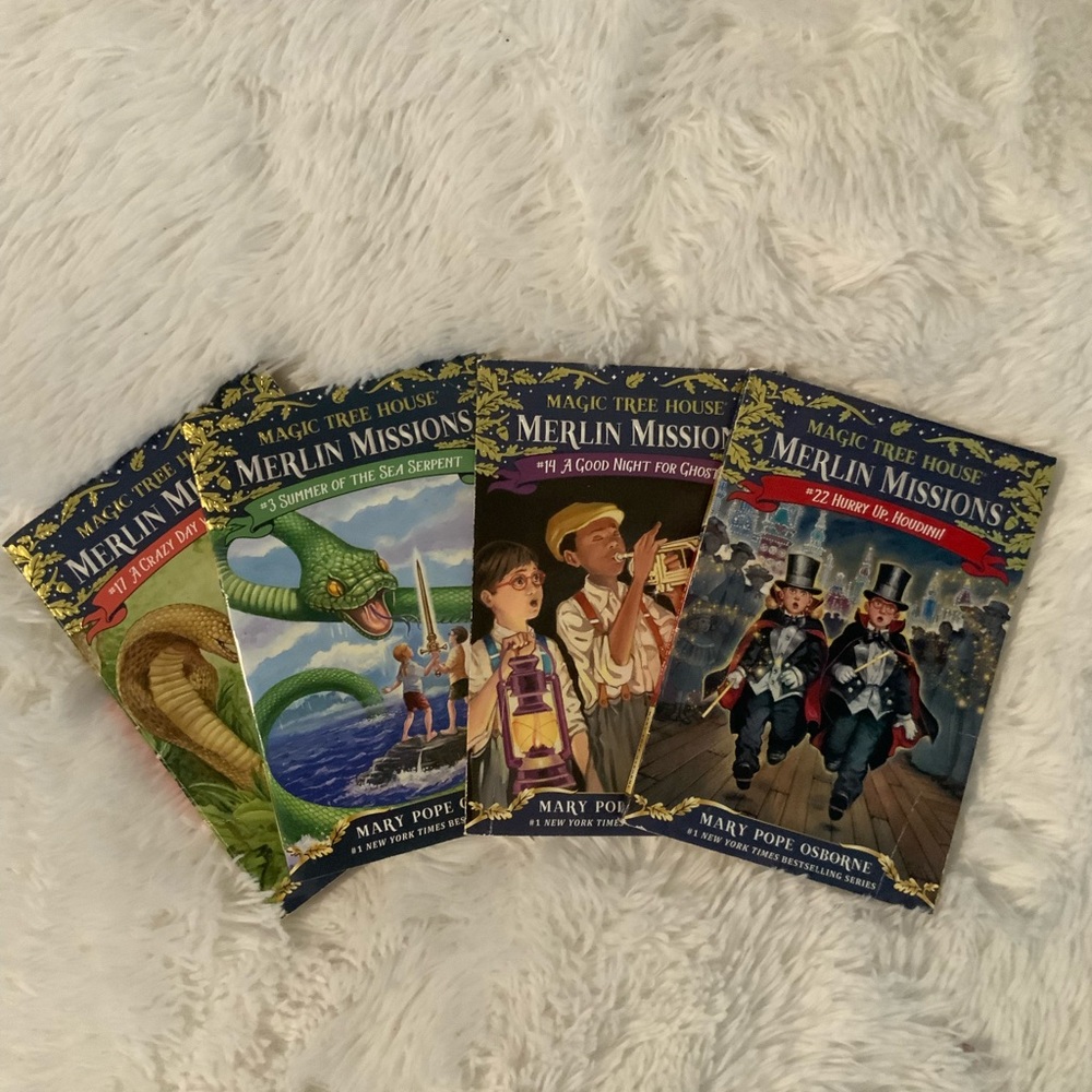X4 book bundle Magic tree house books for children 💚 - Picture 1 of 2
